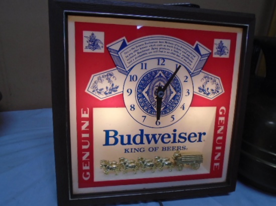 Electric Lighted Budweiser Clock w/ Clydesale Team