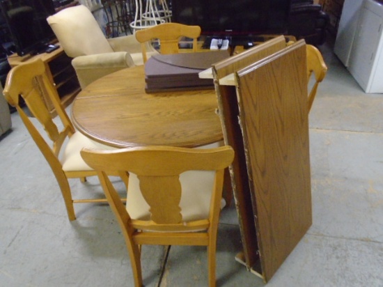 Solid Oak Pedestal Dining Table w/Leaves and 4 Chairs