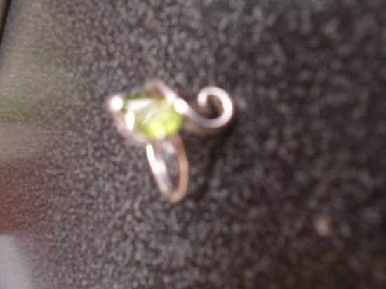 Ladies Sterling Silver & Peridot Ring