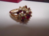 Beautiful Ladies 18k HE Ring w/ Stones