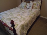 Like New Full Size Comforter Set w/Pillows
