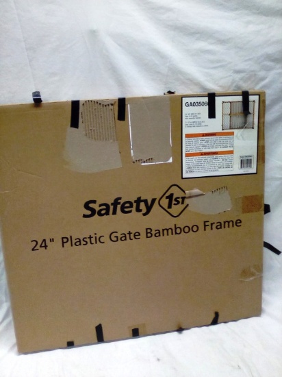 Safety 1st 24" Plastic Gate with Bamboo Frame