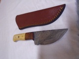 Custom Made Damaskus Blade Knife w/Wood Handle