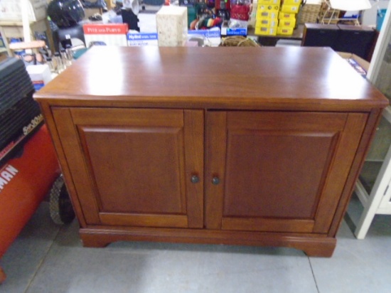 Solid Wood Flat Panel TV Stand/ Cabinet