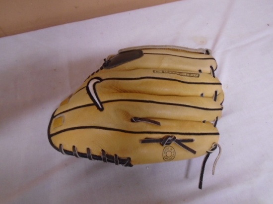 Nike Diamond Ready Baseball Glove