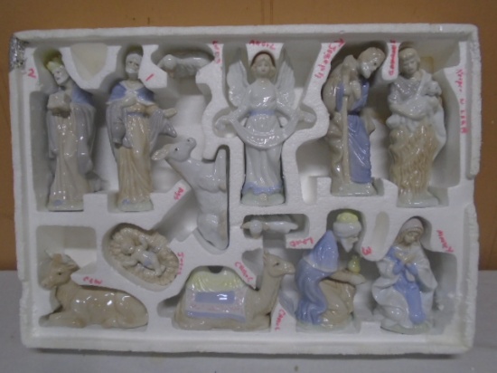 Beautiful 13pc Porcelain Nativity Figurine Set