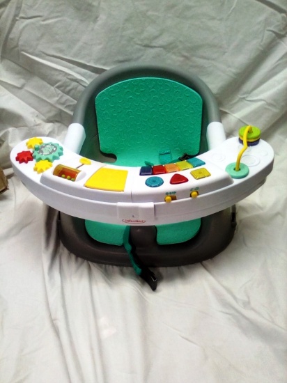 Infantino Baby Booster Play Center Seat