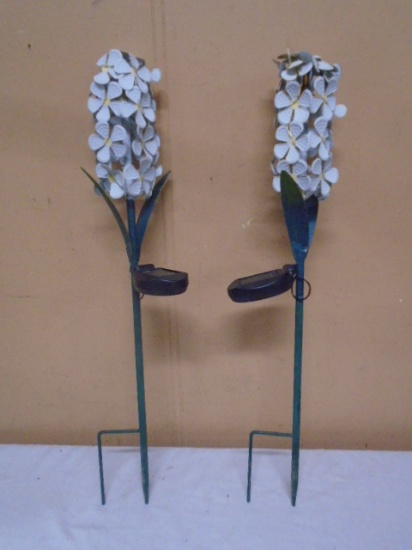 2 Matching Metal Solaa Power LED Lighted Flower Stakes