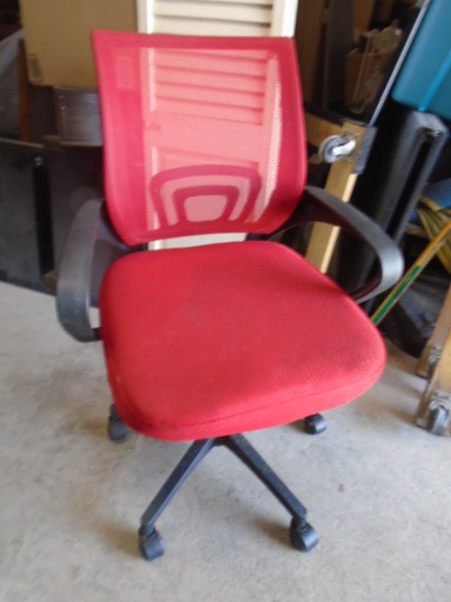 Red Mesh Back Rolling Office/ Desk Chair