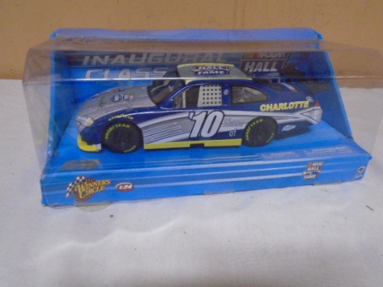 Winner's Circle 1:24 Scale Hall of Fame Dale Earnhardt Die Cast
