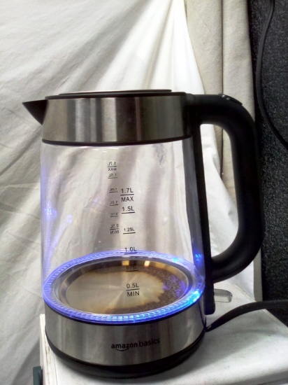 Amazon Basics Hot Water Kettle 1.7L