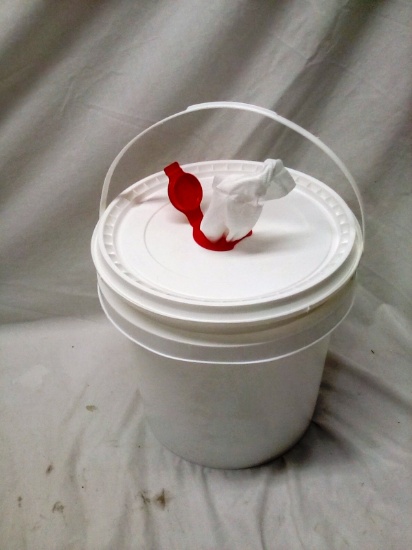 Murfin Grab and Go Dry Wipe Bucket comes with qty. 350---7"x8" towels