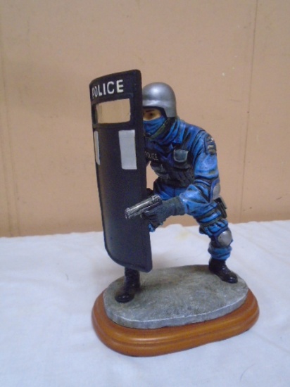 Vanmark Blue Hats of Bravery"Ready For Action" Policeman Figurine