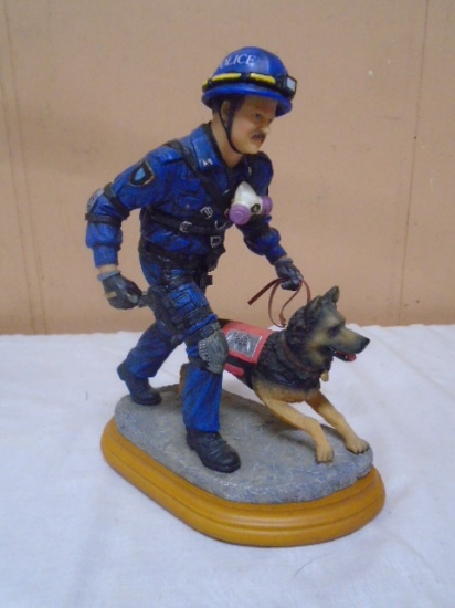 Vanmark Blue Hats of Bravery "On The Scene" Policeman Figurine