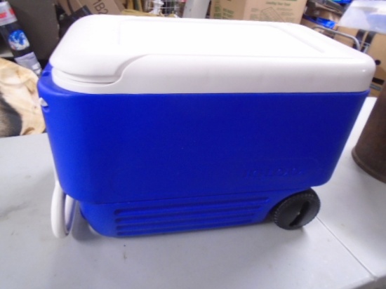 Igloo Rolling Cooler