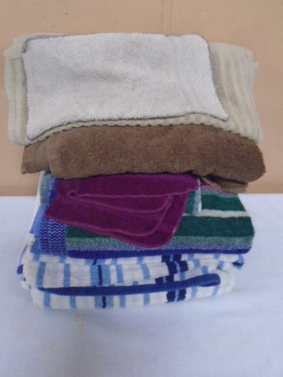 Large Group of Bath Towels/Hand Towels/Wash Clothes
