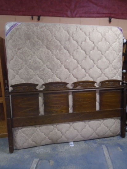 King Size Bed Complete w/ Like New Holden Super Soft Mattress Set
