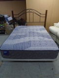 Beautiful Like New Full Size Bed Complete