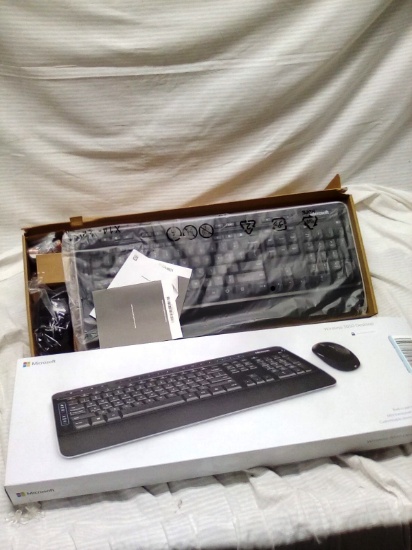 Microsoft Wireless 3050 Desktop Keyboard and Mouse Set