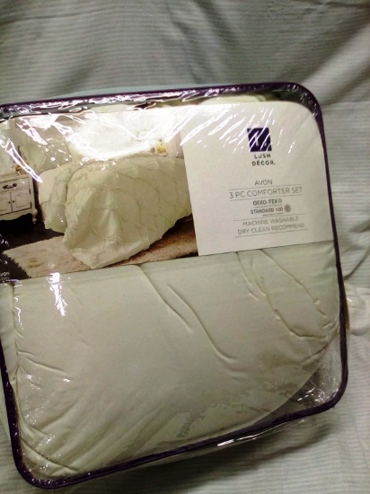 Avon Plush King Size Comforter