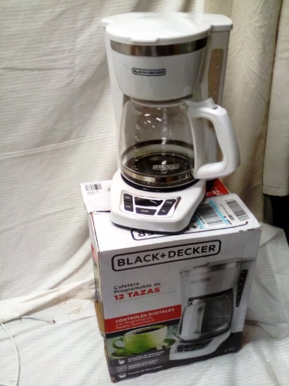Black & Decker 12 Cup Coffee Maker (powers On did not test with water)