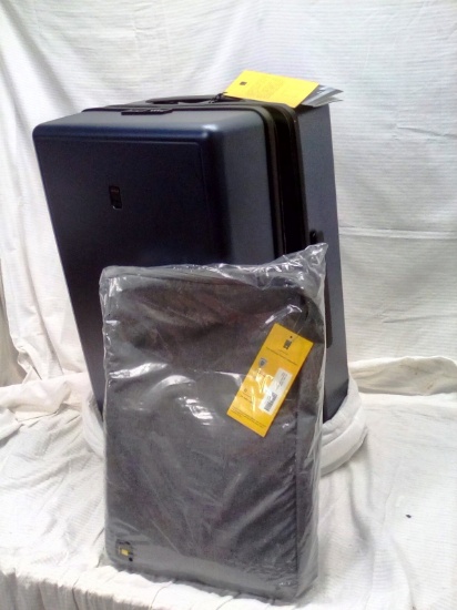 Level 8 25" Tall 4 Wheeled Telescoping handle Luggage Set with Organizer Bag