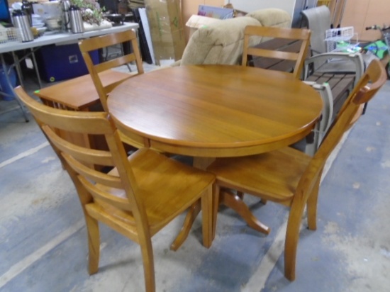 Beautiful Round Solid Wood Pedistal Dining Table w/ 4 Matching Chairs