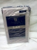 Pair of Wamsutta King Size 625 Thread Count Pillow Cases