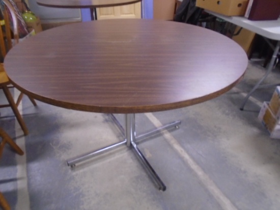 48in Round Pedistal Dining Table