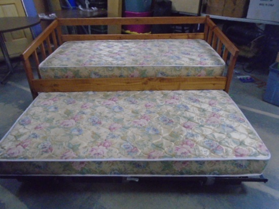 Solid Wood Twin Size Daybed w/ Trundel & 2 Like New Mattresses