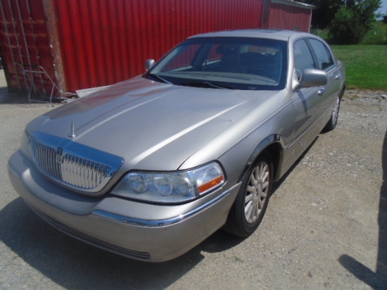 2003 Lincoln Town Car Signature