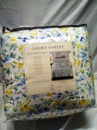 Laura Ashley Full/Queen Bed Set