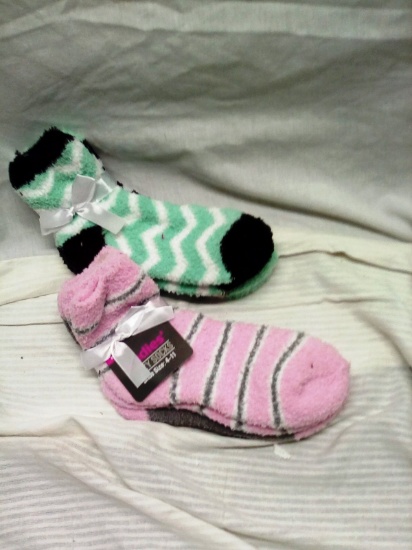 Qty. 4 Pair of Ladies Cozy Socks