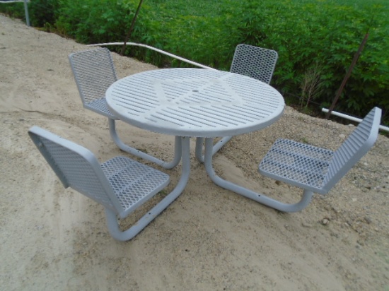 48" Round Rubber Coated Picnic Table w/ 4 Seats
