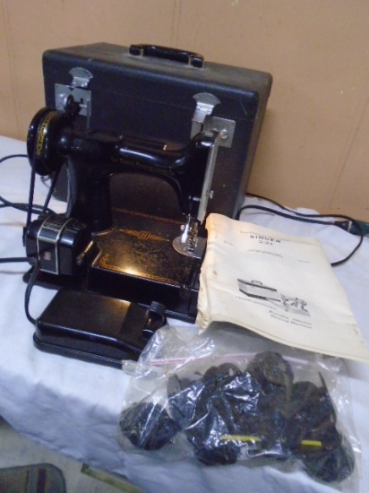 Vintage Singer Featherweight 221 Portable Sewing Machine