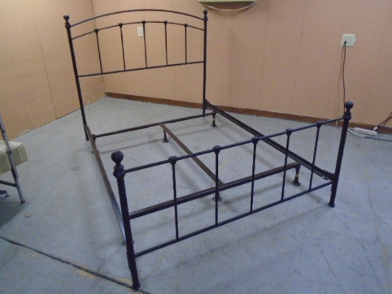 Blsck Metal Queen Size Bed Complete w/Frame