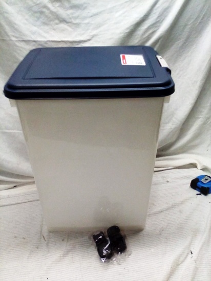 21"x15"x18" Hinged Lid Composite Container with casters