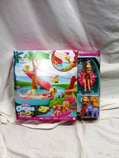Barbie & Chelsea the lost Birthday Splashtastic Pool Surprise