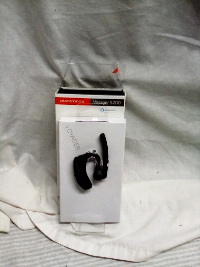 Plantronics Voyager 5200 4-mic noise cancellation adaptive windsmart technology