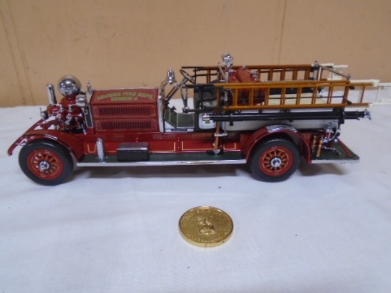 1:24 Scale Signature Series 1925 Ahrens-Fox N-S-4 Die Cast Fire Truck