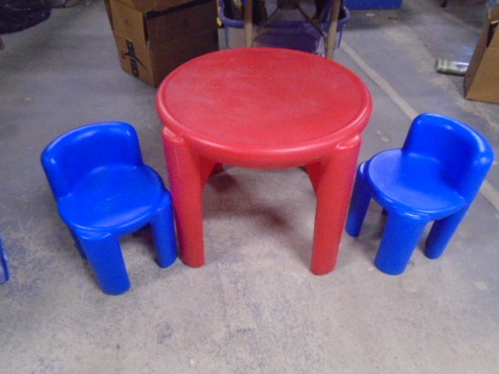 22 1/2" Round Little Tykes Child's Table w/2 Chairs