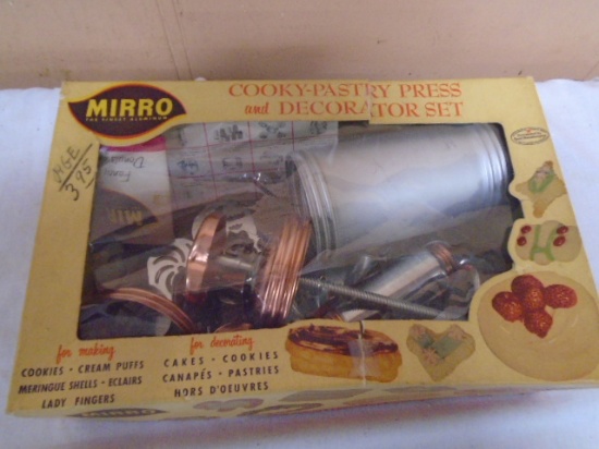 Vintage Mirro Cooky-Pastry Press & Decorating Set