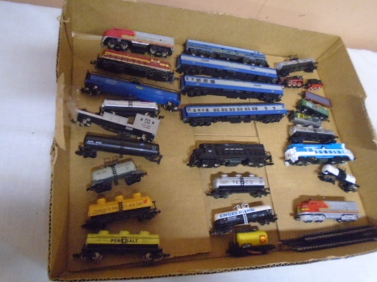 Group of 27 N Gauge Locomotives & Cars