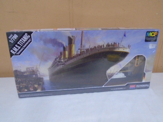 1:700 Scale R.M.S Titanic Model