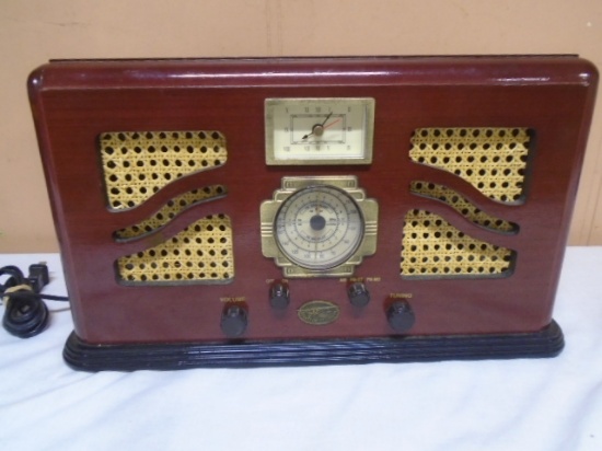 Spirit of St. Louis Woodcase AM-FM-Clock Table Radio