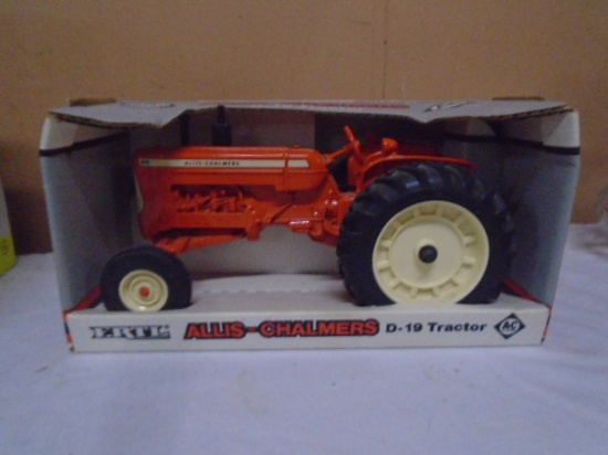 Ertl 1:16 Scale Allis-Chalmers D-19 Tractor