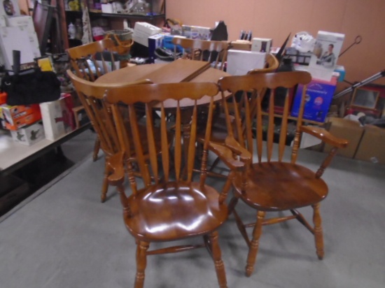 Beautiful Round Solid Wood Dining Table w/ Center Leaves & 6 Chairs Including 2 Arm Chairs