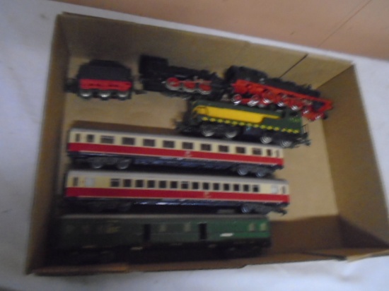 2 Fleischmann Ho Gauge & 1 Marklin W Germany Locomotives & 4 Cars