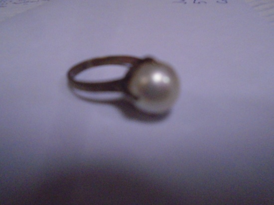 Ladies 14 KT Ring w/Large Pearl