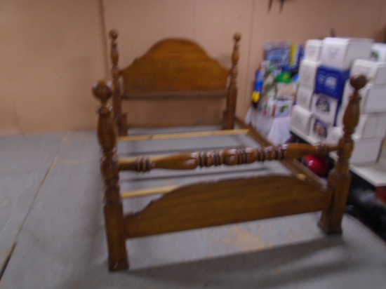 Thomasville Soild Wood Queen Size Bed Complete